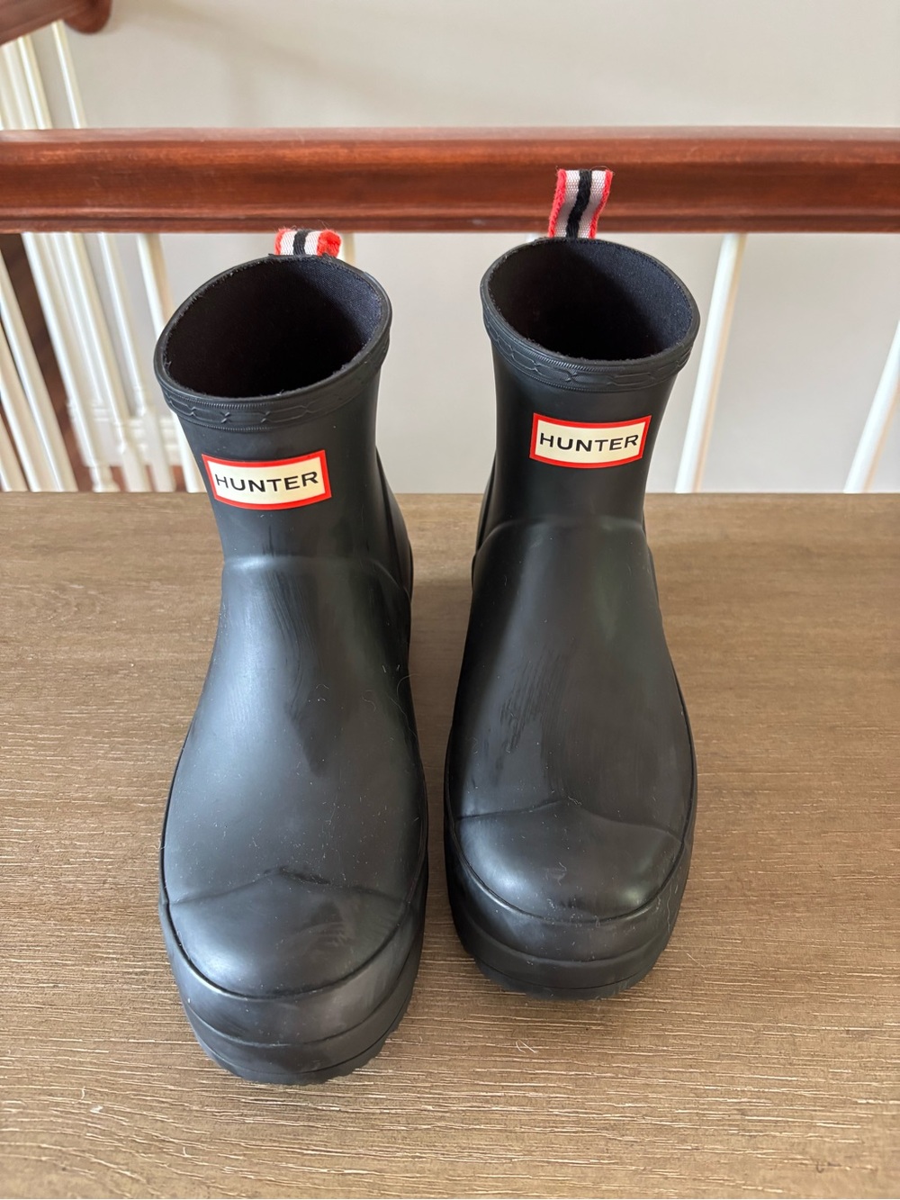 Hunter Navy Short Rain Boots with Red-Trim Heel Loop-8-EUC
